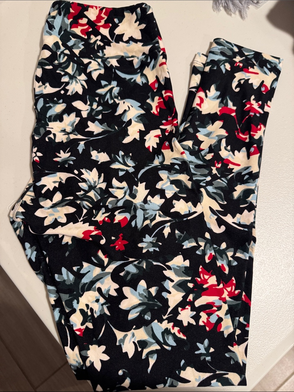 NWOT- LuLaRoe Black Floral Print High-Waist Leggings with Red & Blue Accents.